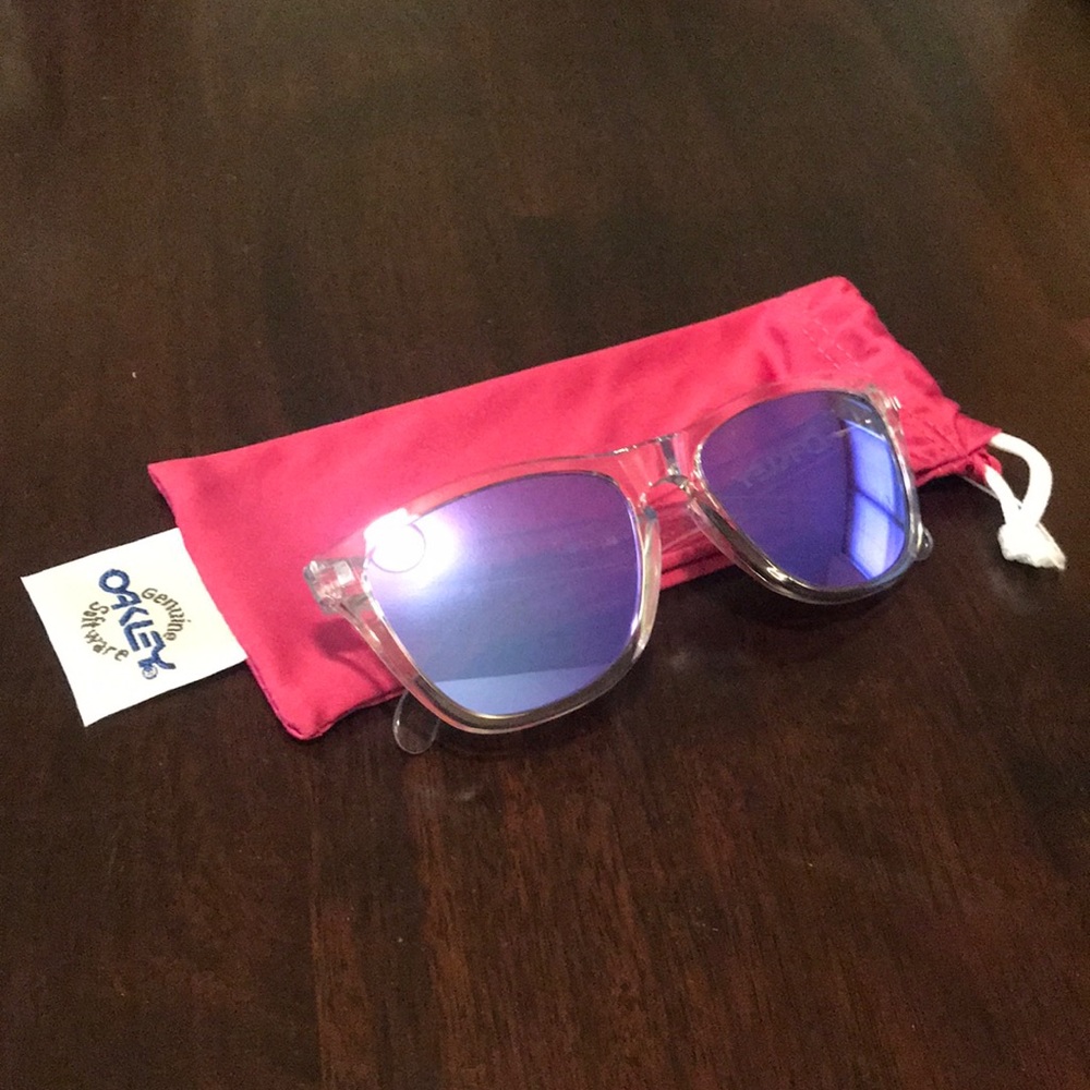 Oakley Frogskins Sunglasses in Violet Iridium
